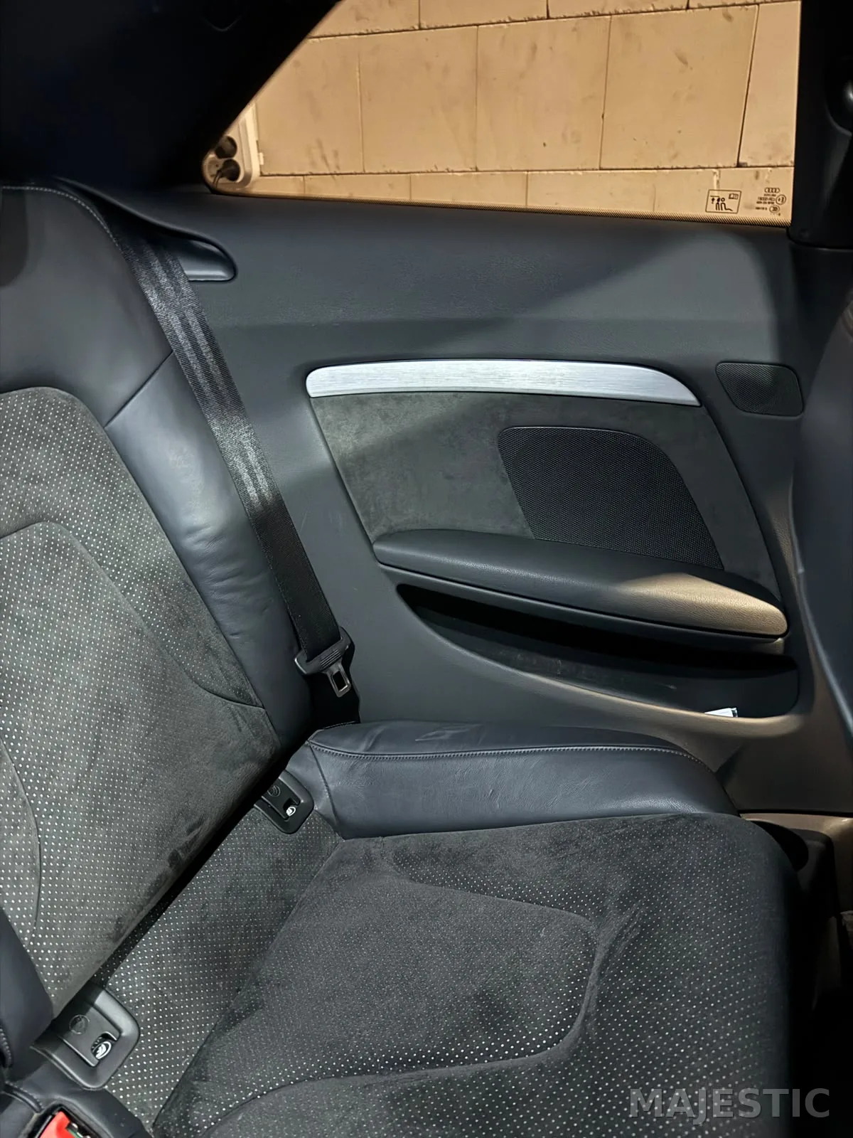 Audi A5 Sportback mit kreativer Ambientebeleuchtung: vorher: fondbereich