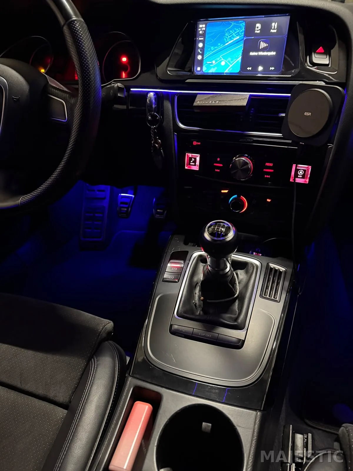 Audi A5 Sportback mit kreativer Ambientebeleuchtung: nachher: mittelkonsole