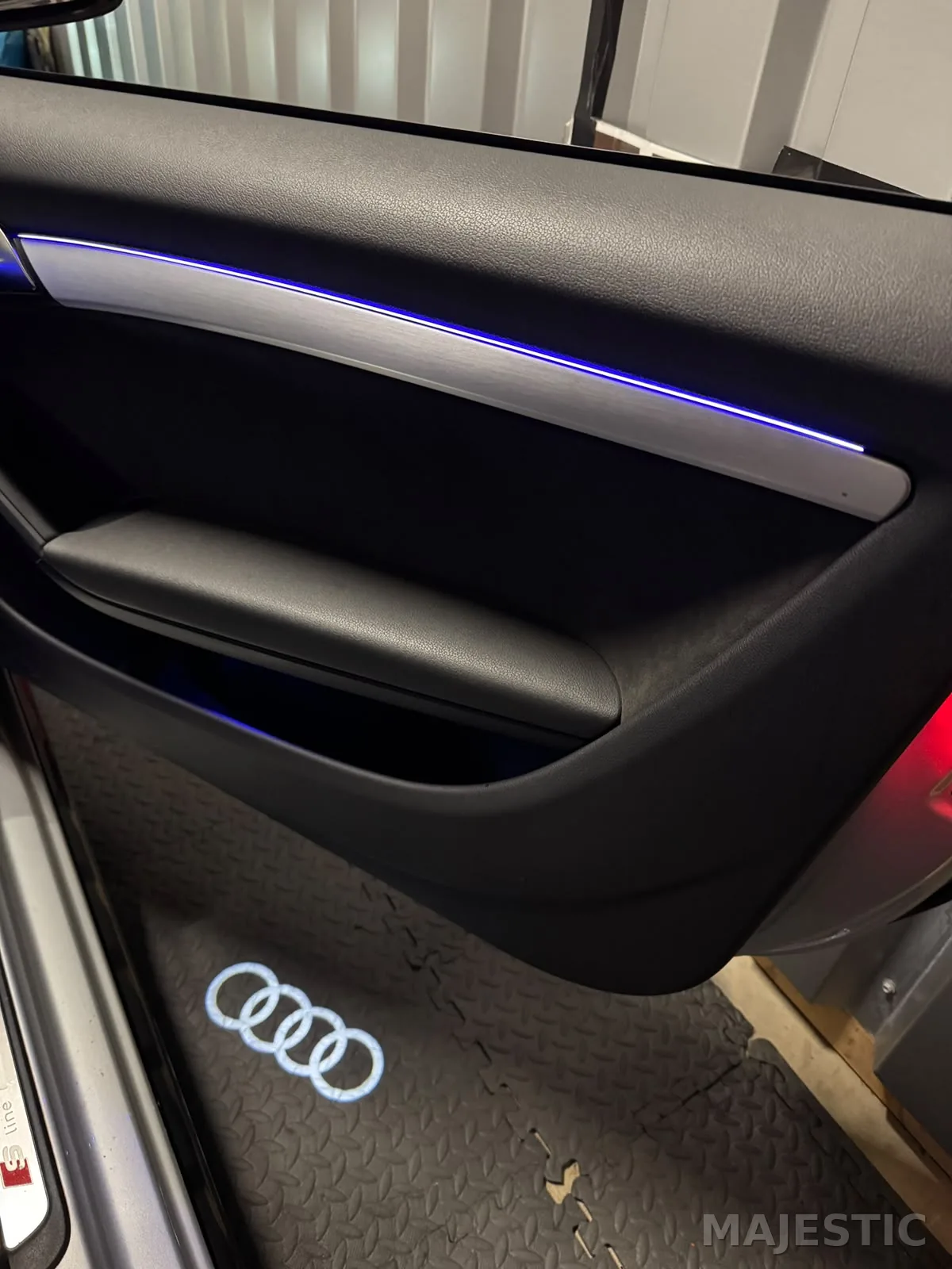 Audi A5 Sportback mit kreativer Ambientebeleuchtung: nachher: türbereich