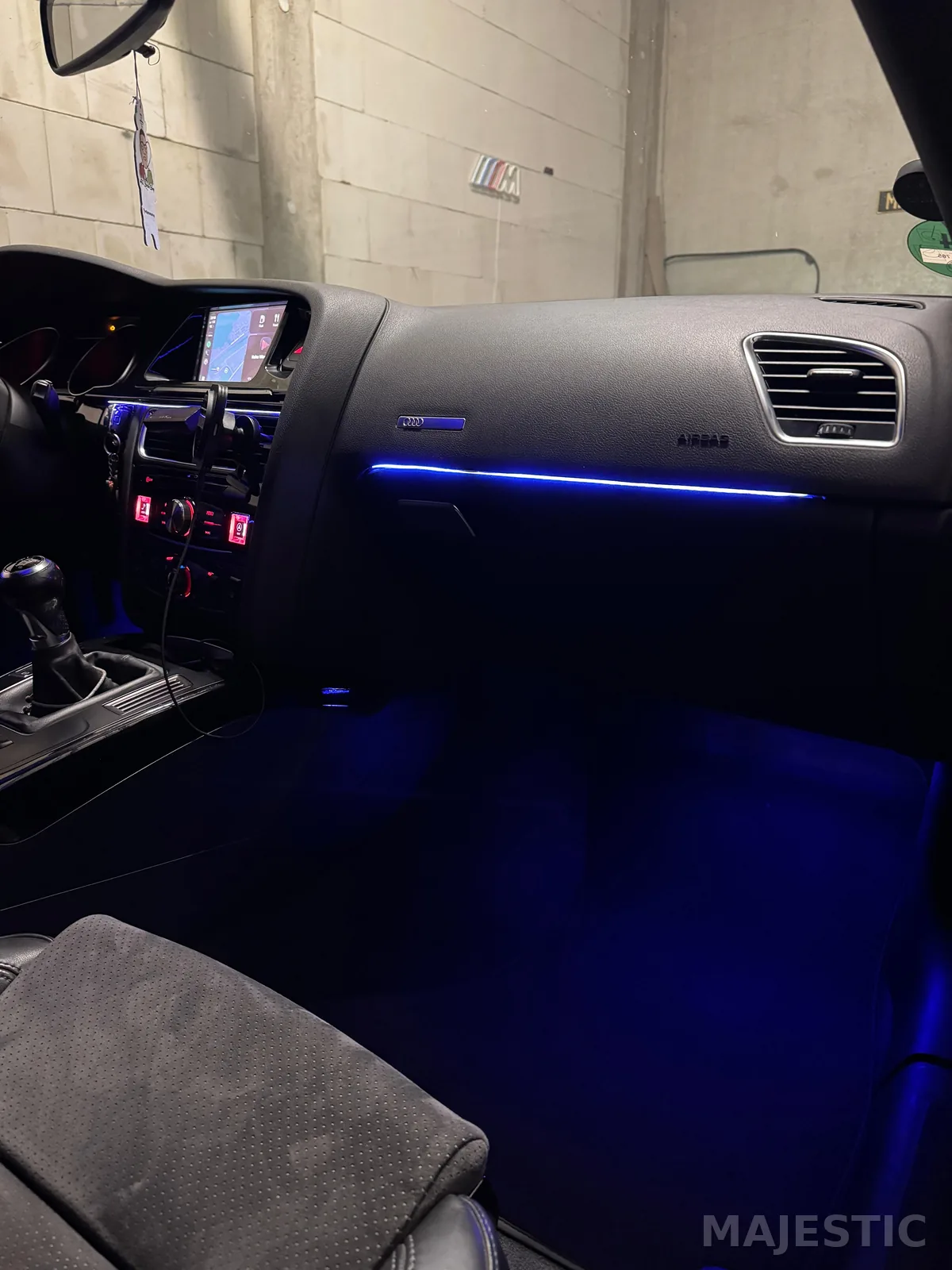 Audi A5 Sportback mit kreativer Ambientebeleuchtung: nachher: handschuhfach