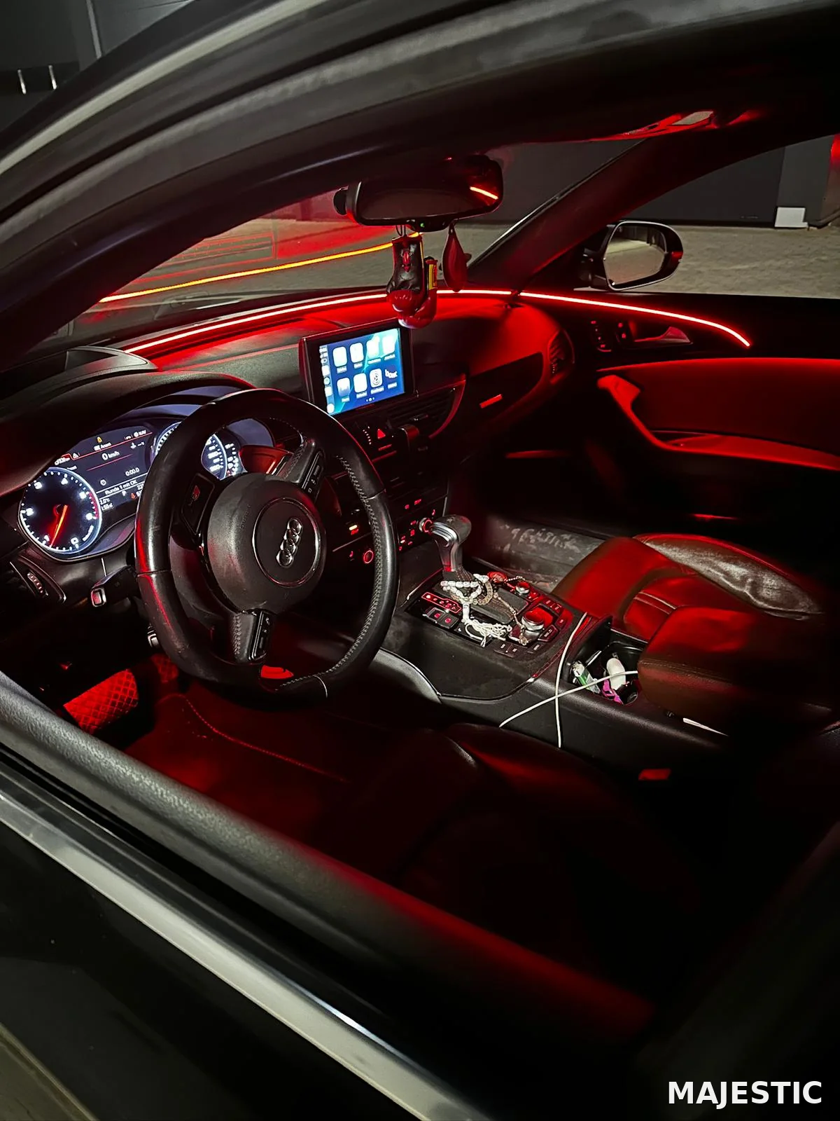 Audi A6 C7 mit erweiterter Ambientebeleuchtung: nachher: fahrerseite