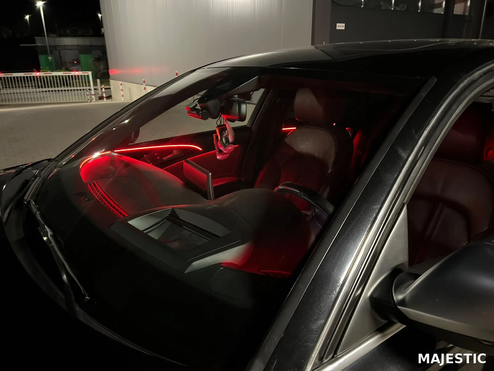 Audi A6 C7 mit erweiterter Ambientebeleuchtung: nachher: seitenansicht