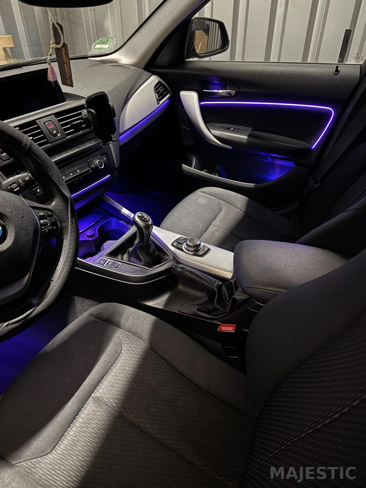 BMW F21 mit dezenter 2 Zonen Ambientebeleuchtung: nachher: innenraum