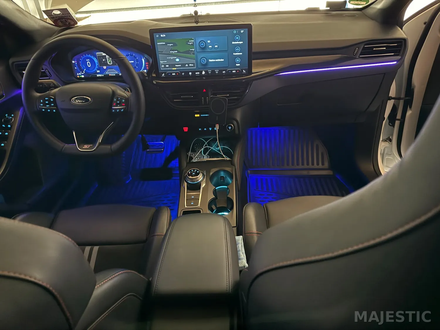 Ford Focus mit 2 Zonen Ambientebeleuchtung: vorher: cockpit