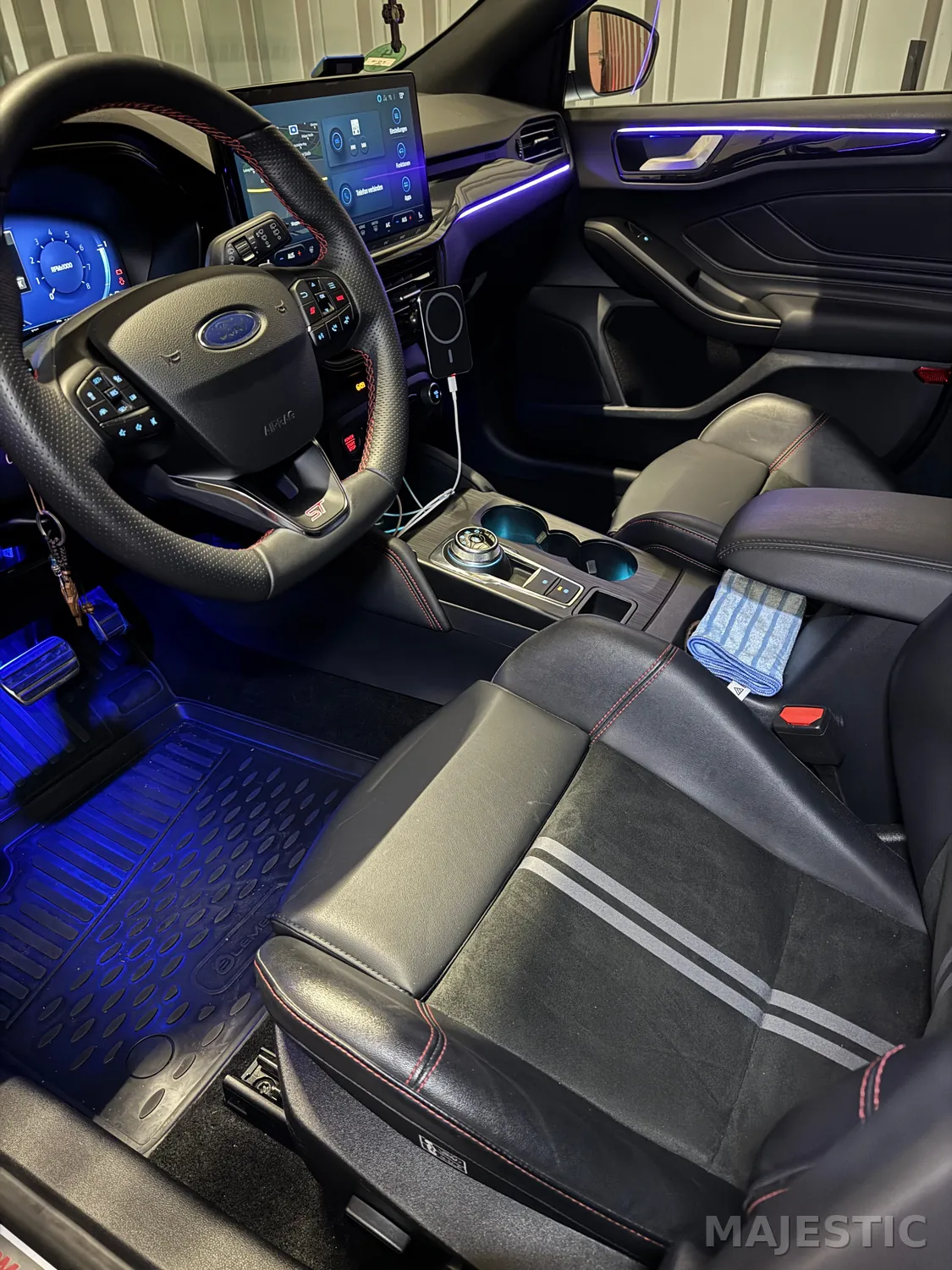 Ford Focus mit 2 Zonen Ambientebeleuchtung