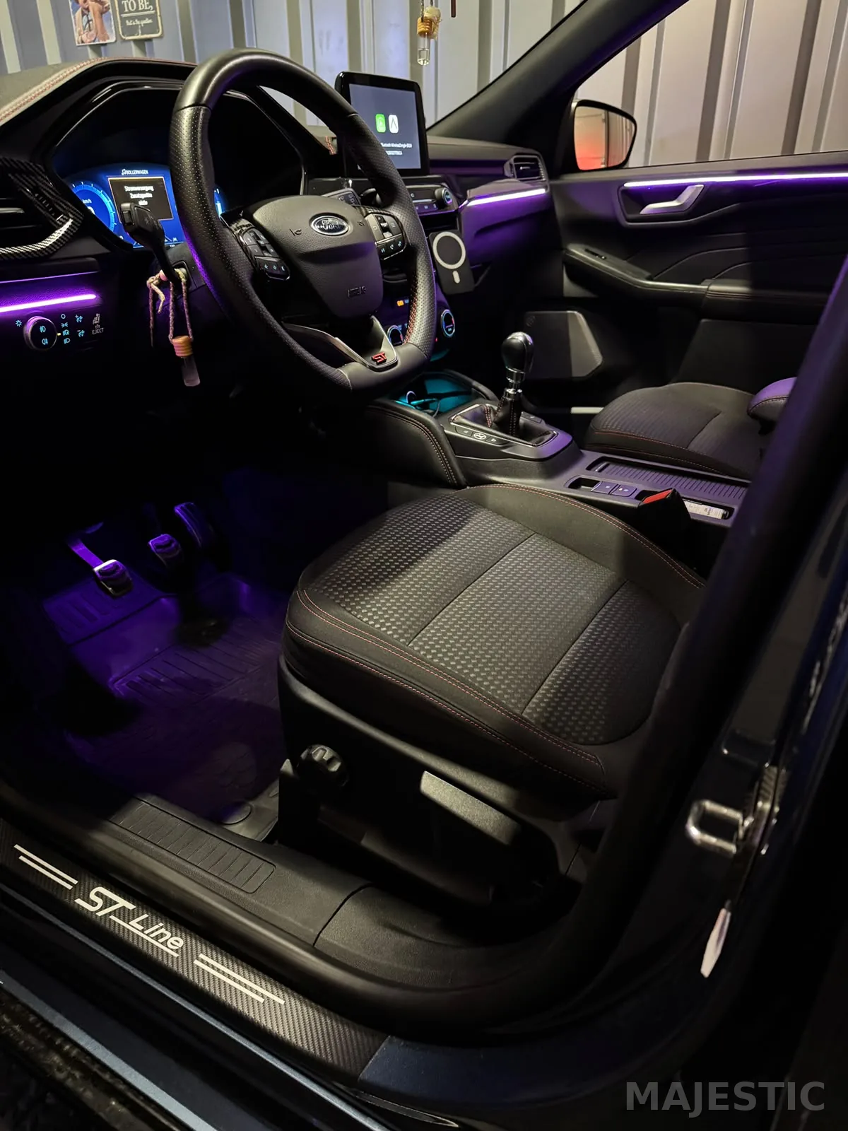 Ford Kuga mit nachgerüsteter 2 Zonen Ambientebeleuchtung