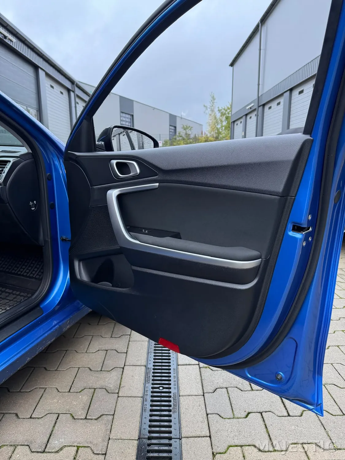 KIA CEED mit 2 Zonen Ambientebeleuchtung: vorher: türbereich