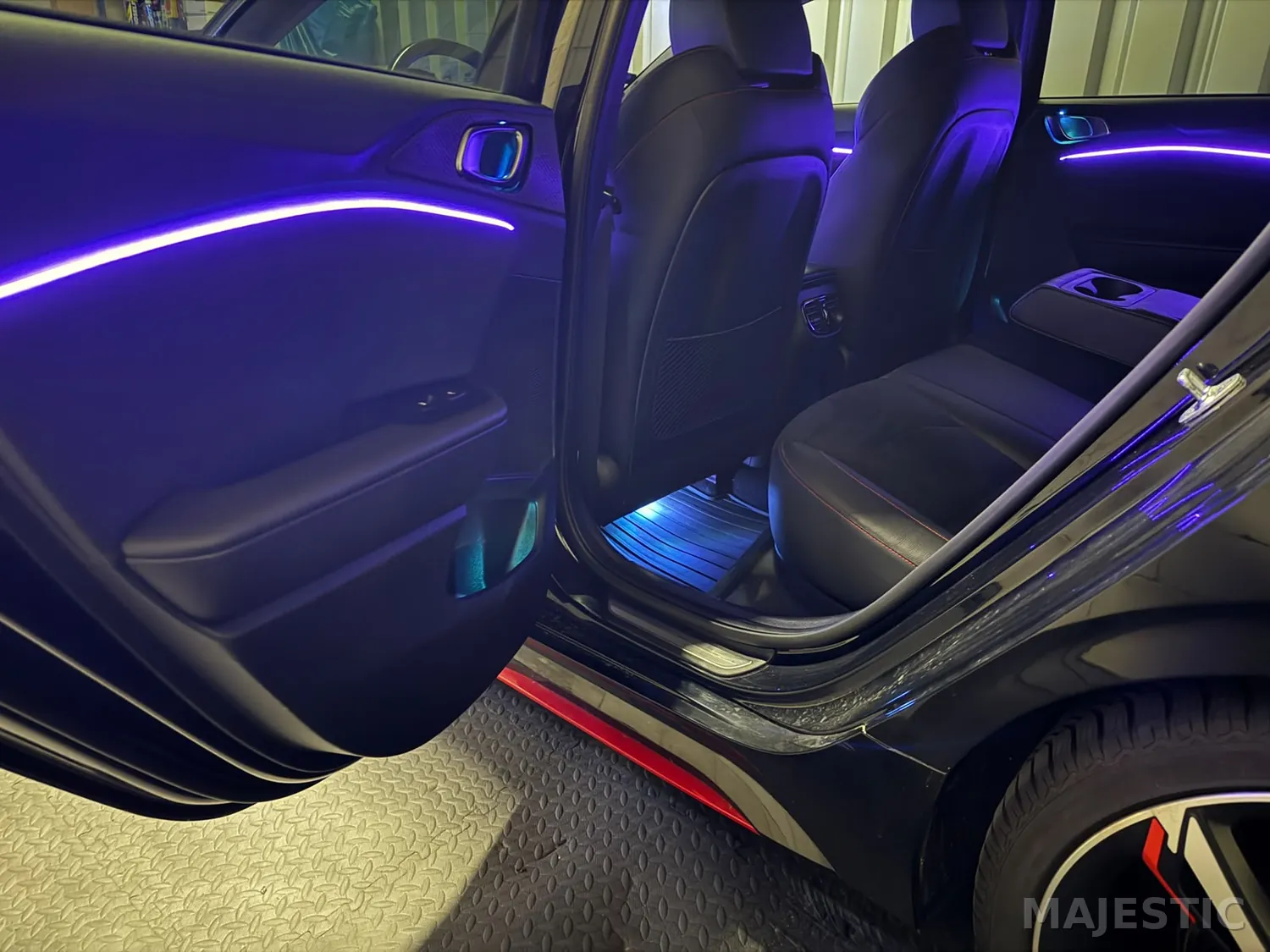 KIA ProCeed GT mit 2 Zonen Ambientebeleuchtung: nachher: fondbereich