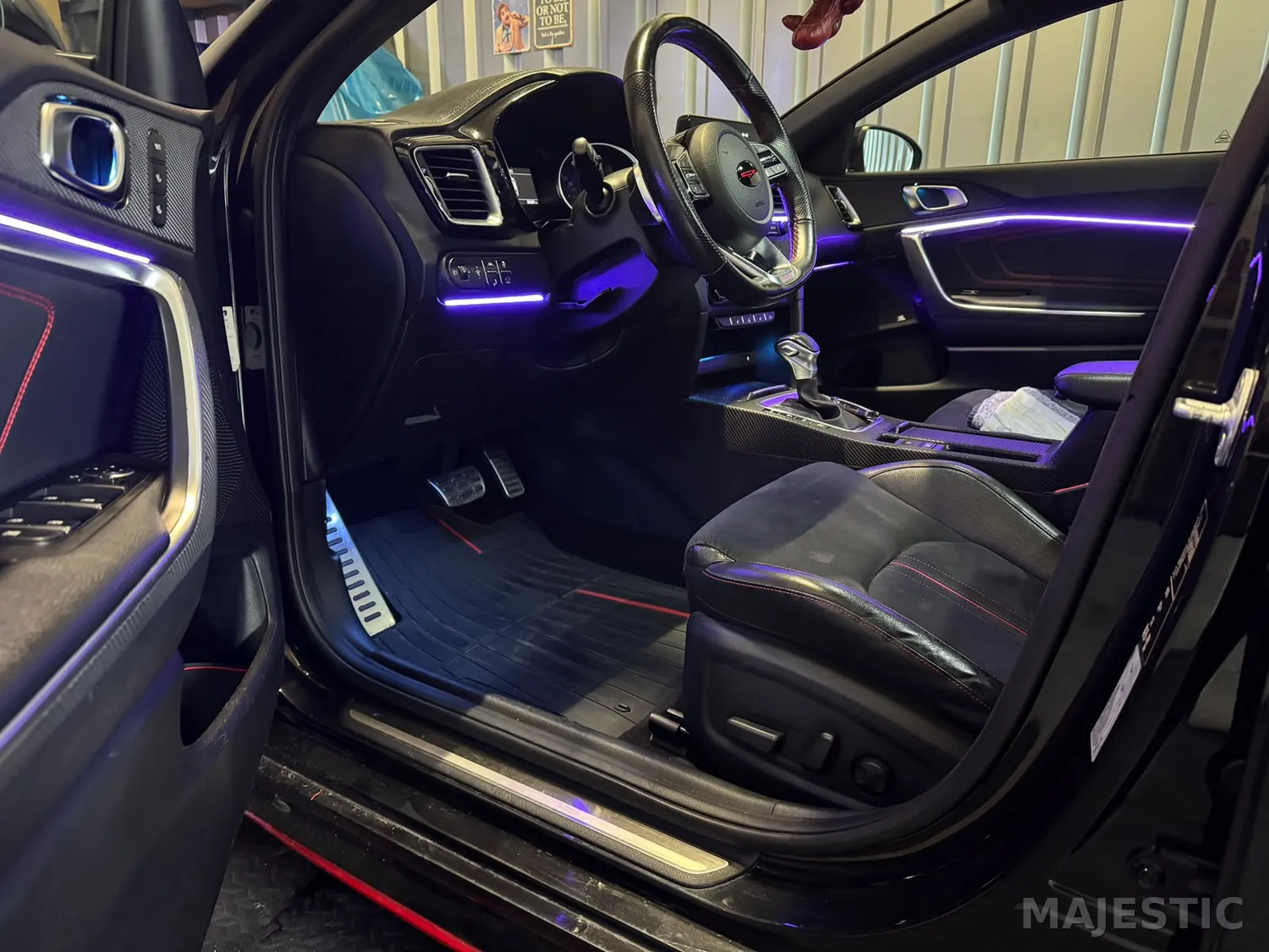 KIA ProCeed GT mit 2 Zonen Ambientebeleuchtung: nachher: innenraum