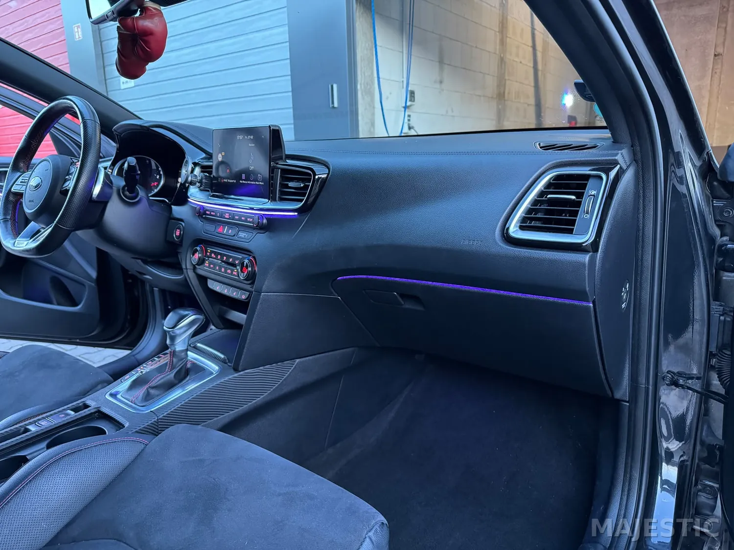 KIA ProCeed GT mit 2 Zonen Ambientebeleuchtung: nachher: innenraum