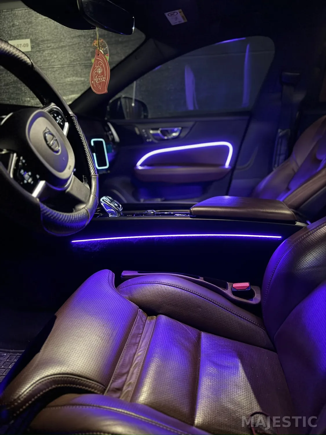 Volvo V60 mit 2 Zonen Ambientebeleuchtung