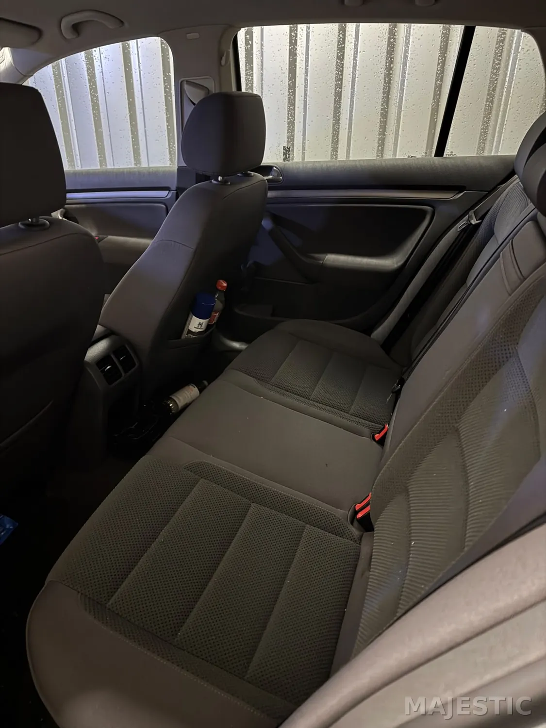 VW Golf 5 mit 2 Zonen Ambientebeleuchtung: vorher: fondbereich