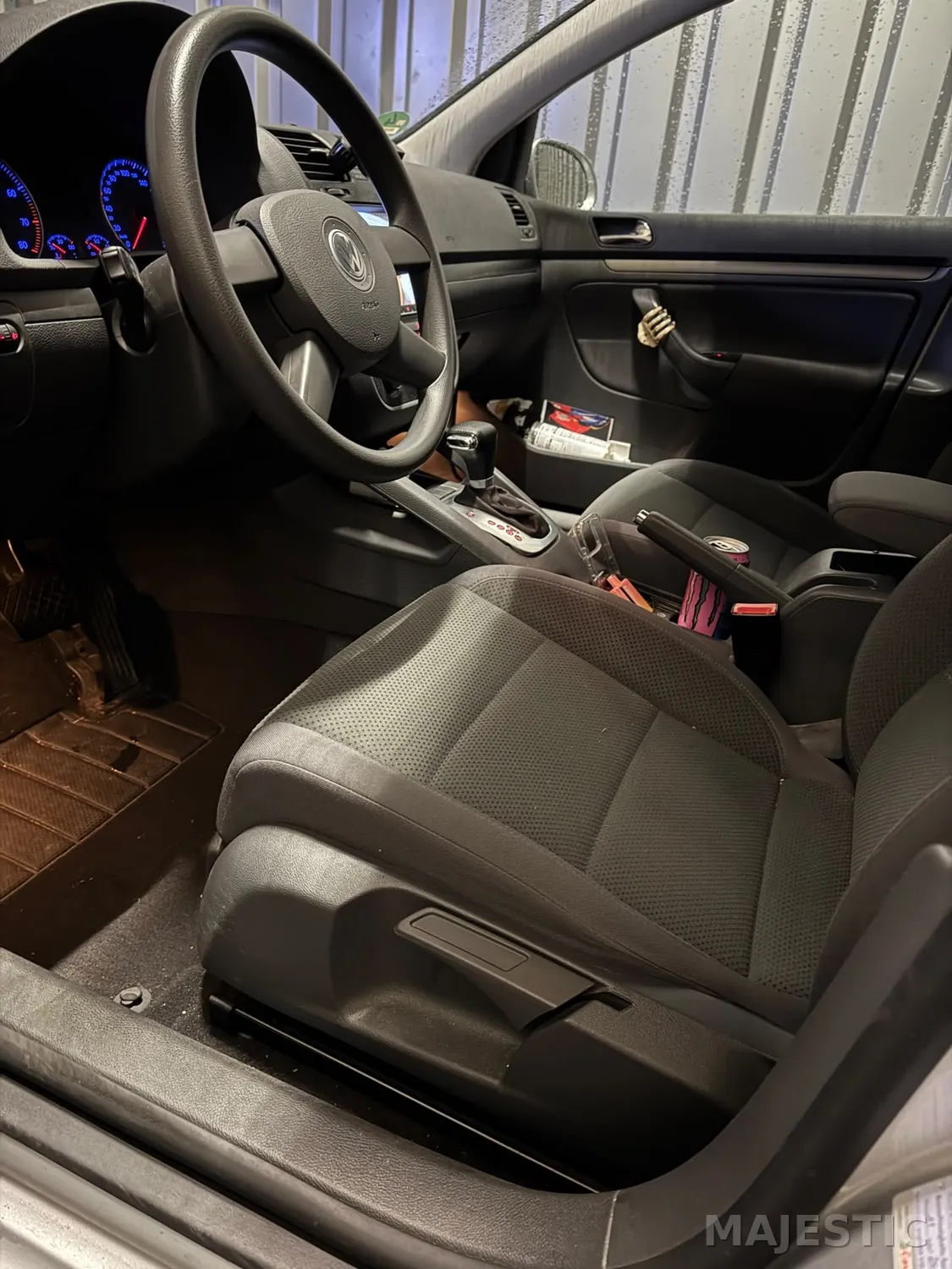 VW Golf 5 mit 2 Zonen Ambientebeleuchtung: vorher: innenraum