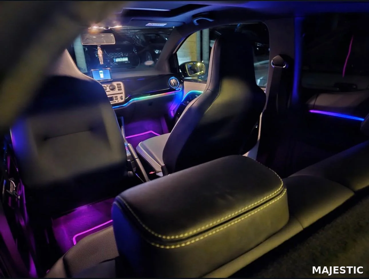 VW Up mit kompletter Ambientebeleuchtung: nachher: fondansicht